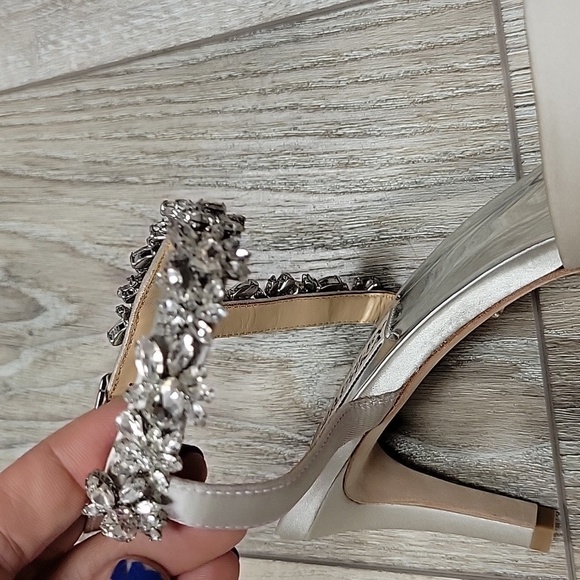 Badgley Mischka Size 9 Morning Fog Esmeralda Embellished Silk Pumps - Picture 10 of 12